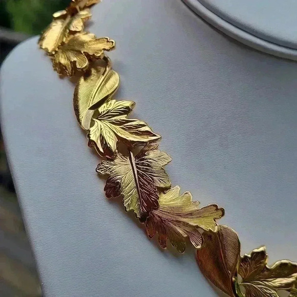 Vintage Napier leaves Gold-toned necklace - Picture 5 of 16